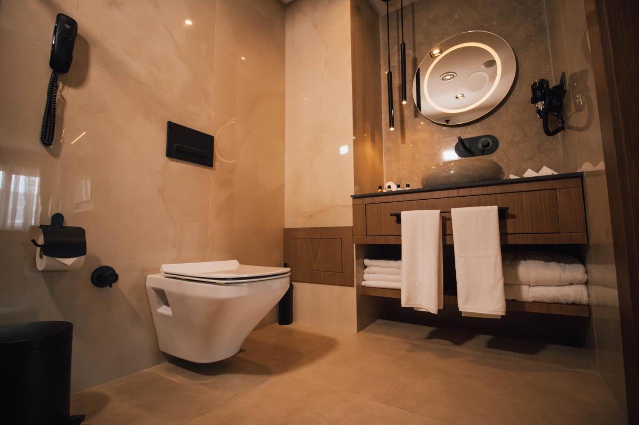 Panagia Premier Trabzon Hotel Buitenkant foto A bathroom in a hotel